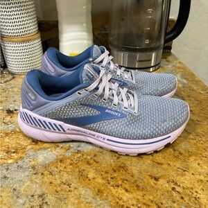 Brooks Adrenaline GTS size 9